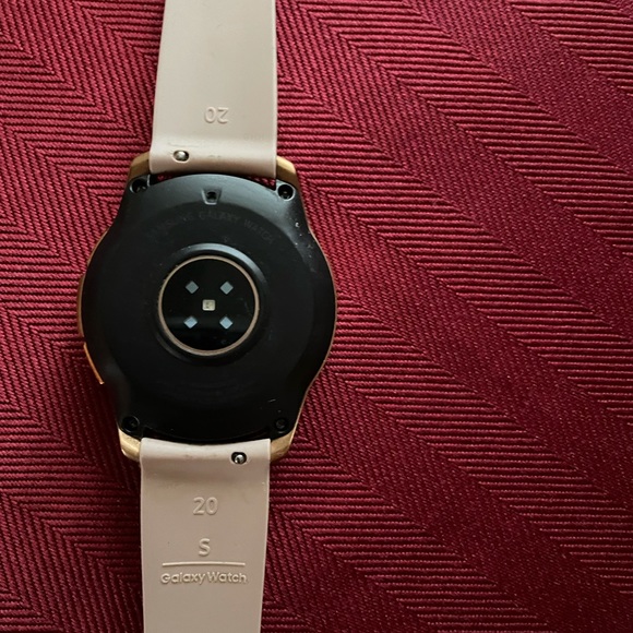 Rose Gold Samsung Galaxy Watch4 bands/2 chargers - Picture 3 of 4